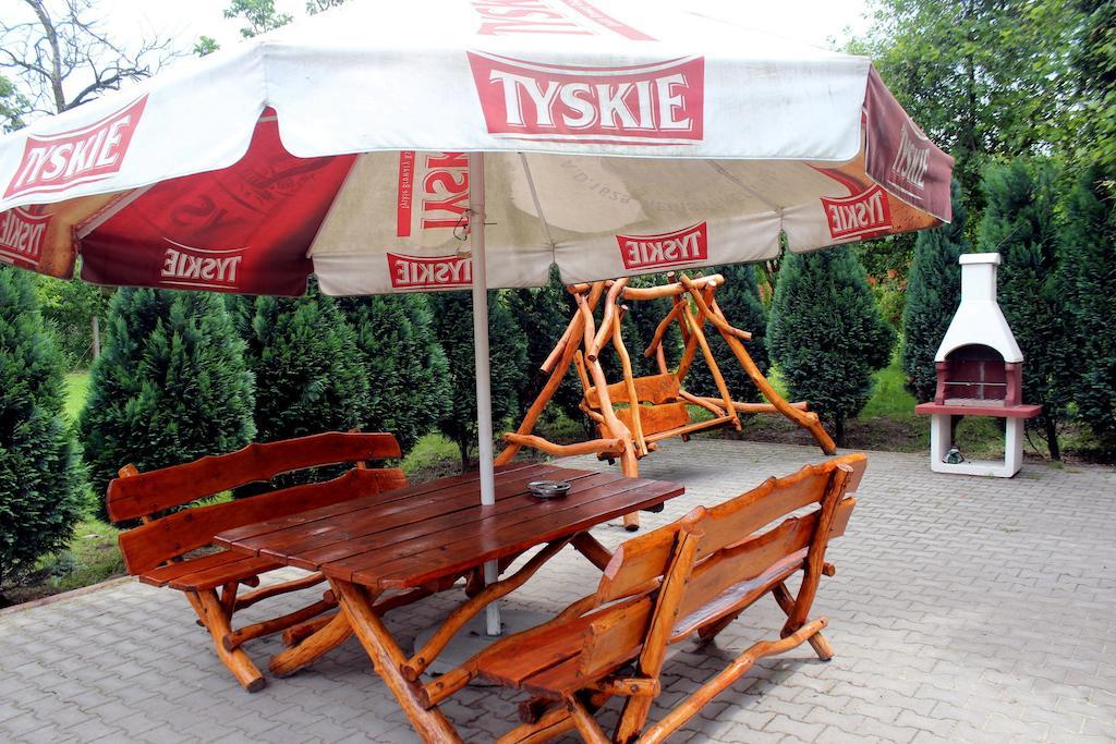 Ostrowiec Świętokrzyski Willa-Restauracja Victoria מראה חיצוני תמונה